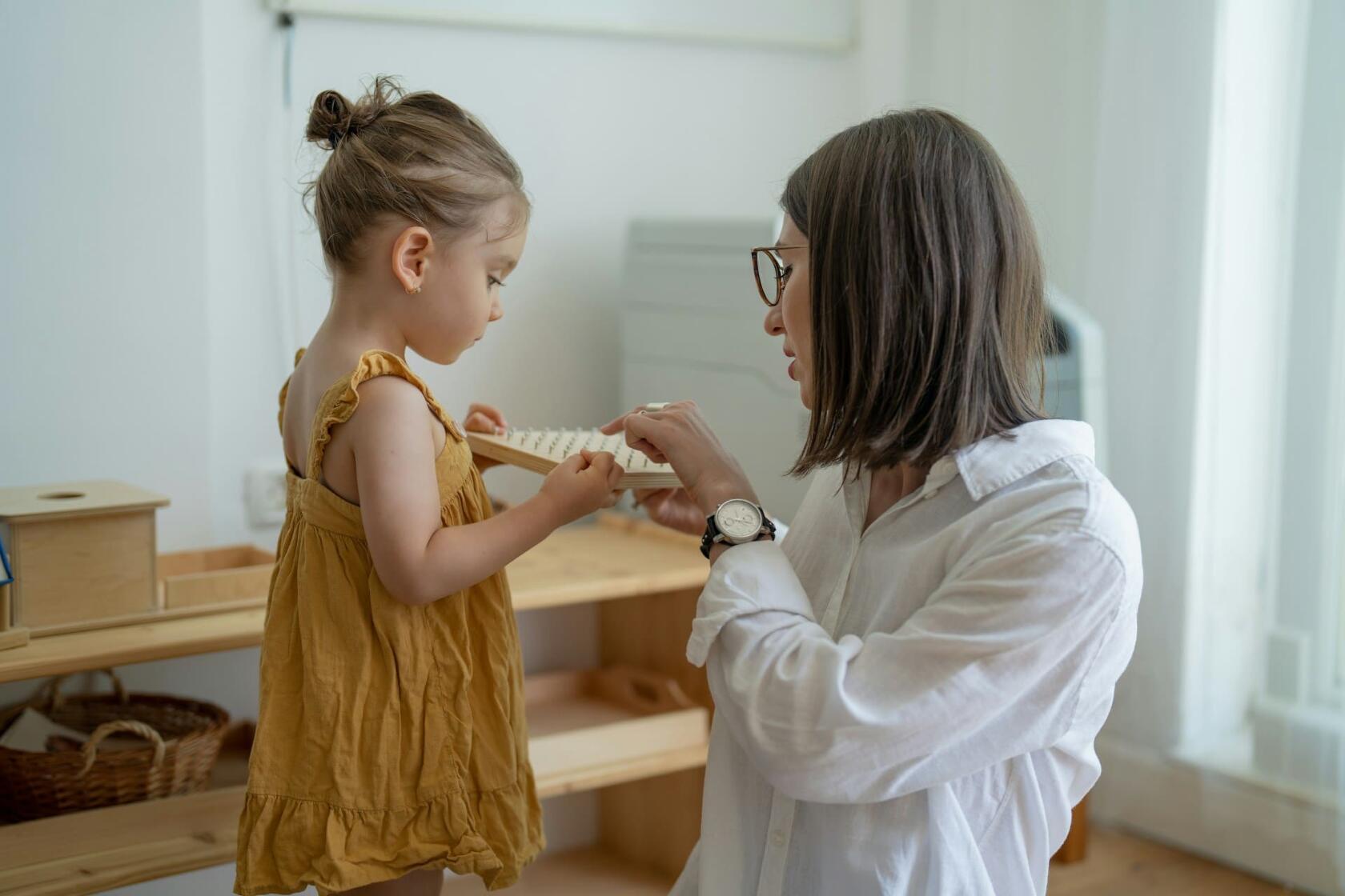 Definiție și înțelegere a ticurilor zilnice
Manifestări frecvente și semne observabile
Cauze probabile și factori care le pot favoriza
Indicatori pentru a căuta ajutor medical
Pe scurt despre evaluarea și procesul de diagnostic
Opțiuni terapeutice convenționale și abordări medicale uzuale
Măsuri naturiste și tehnici complementare de sprijin
Strategii de prevenție și adaptări în stilul de viață