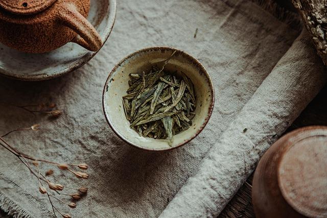 Ceaiuri din plante medicinale recomandate pentru confortul digestiv